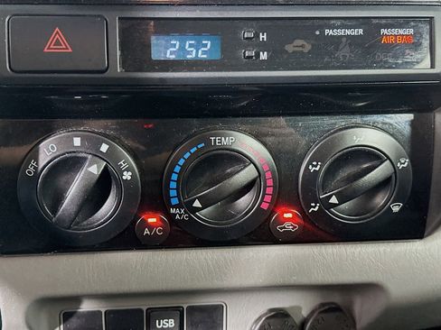 Used 2014 Toyota Tacoma PreRunner w/ SR5 Package image 22