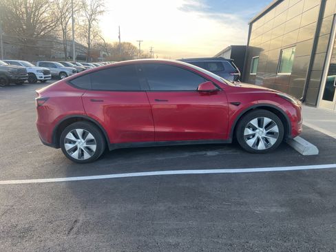 Used 2021 Tesla Model Y Long Range image 13