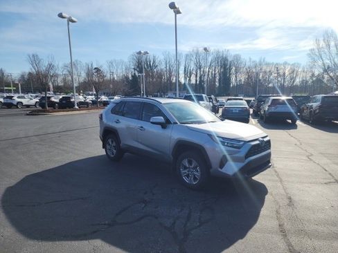Used 2025 Toyota RAV4 XLE image 3
