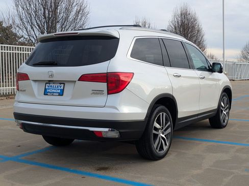 Certified 2018 Honda Pilot Touring image 7