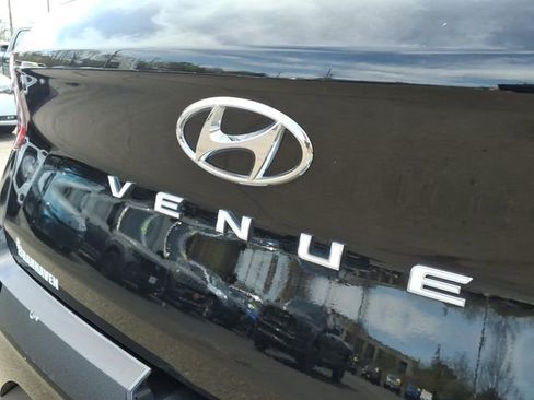 Used 2023 Hyundai Venue SEL FWD image 25