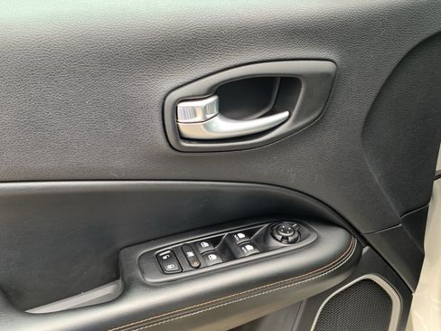 Used 2020 Jeep Compass Latitude AWD/4WD image 15