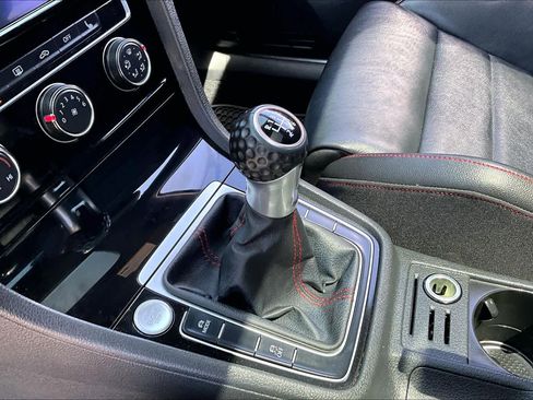 Used 2019 Volkswagen GTI SE FWD image 16