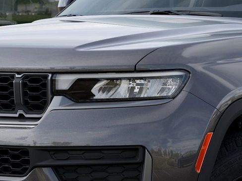 New 2026 Jeep Grand Cherokee Altitude image 10