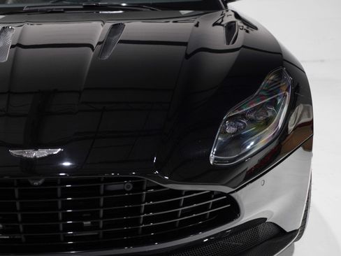 Used 2023 Aston Martin DB11 V12 RWD image 28