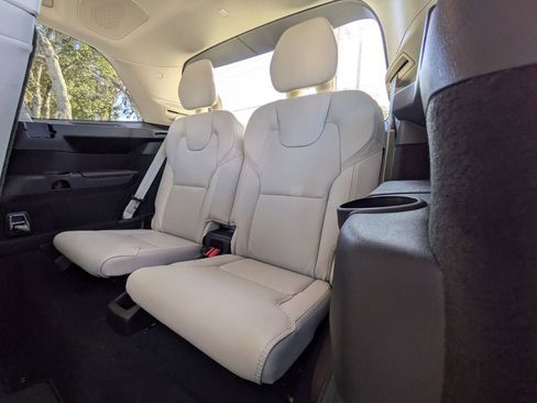 New 2026 Volvo XC90 B6 Ultra w/ Protection Package Premier AWD/4WD image 17