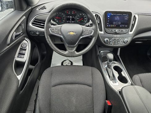 Used 2023 Chevrolet Malibu LT image 3