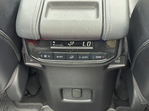 Used 2024 Toyota Grand Highlander AWD image 17