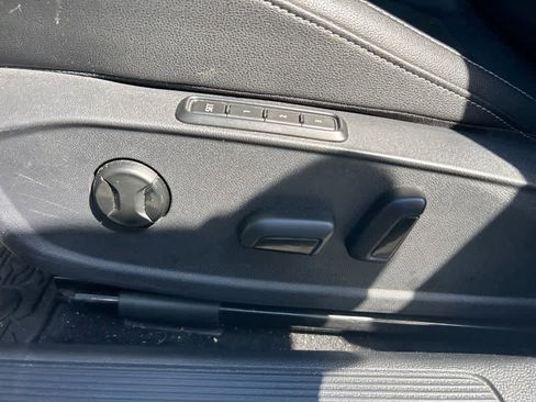 Used 2019 Volkswagen Jetta SEL Premium image 11