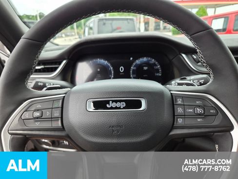 Used 2025 Jeep Grand Cherokee Laredo X w/ Luxury Tech Group I AWD/4WD image 35