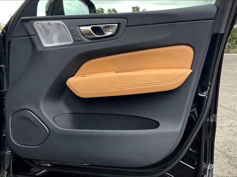 Used 2023 Volvo XC60 B5 Ultimate w/ Protection Package Premier image 28