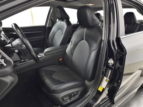 Used 2020 Toyota Camry SE FWD image 14
