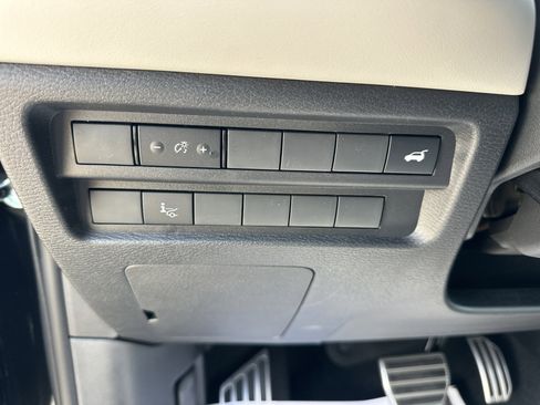 Used 2025 Mitsubishi Outlander AWD image 10