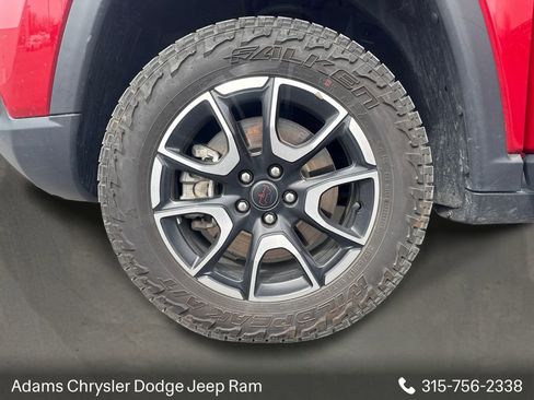 Used 2025 Jeep Compass Trailhawk AWD/4WD image 23