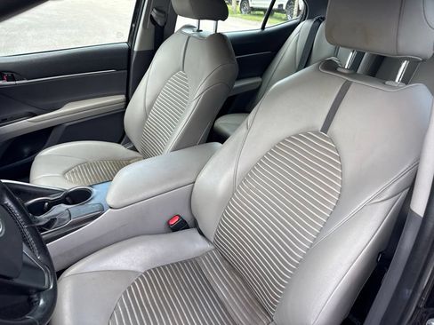 Used 2021 Toyota Camry SE FWD image 10