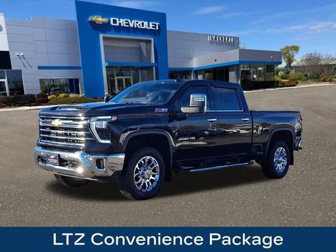 Used 2024 Chevrolet Silverado 3500 LTZ image 4