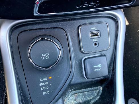 Used 2018 Jeep Compass Latitude AWD/4WD image 34