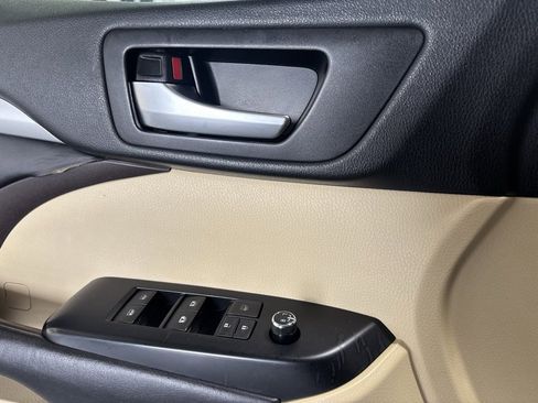 Used 2019 Toyota Highlander XLE image 15