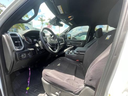 Used 2024 RAM 2500 Big Horn w/ Night Edition AWD/4WD image 4