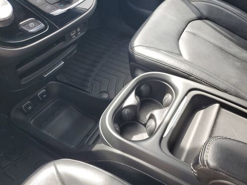 Used 2020 Chrysler Pacifica Touring-L w/ Advanced Safetytec Group AWD/4WD image 20