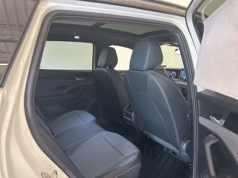 New 2026 Volkswagen Tiguan SE R-Line AWD/4WD image 20