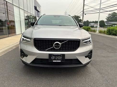 Certified 2025 Volvo XC40 B5 Plus AWD/4WD image 7
