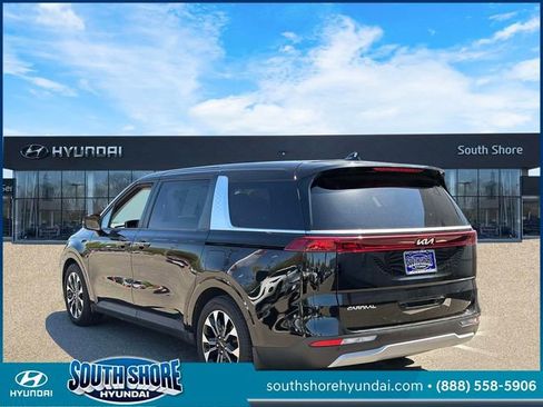 Used 2024 Kia Carnival EX FWD image 8