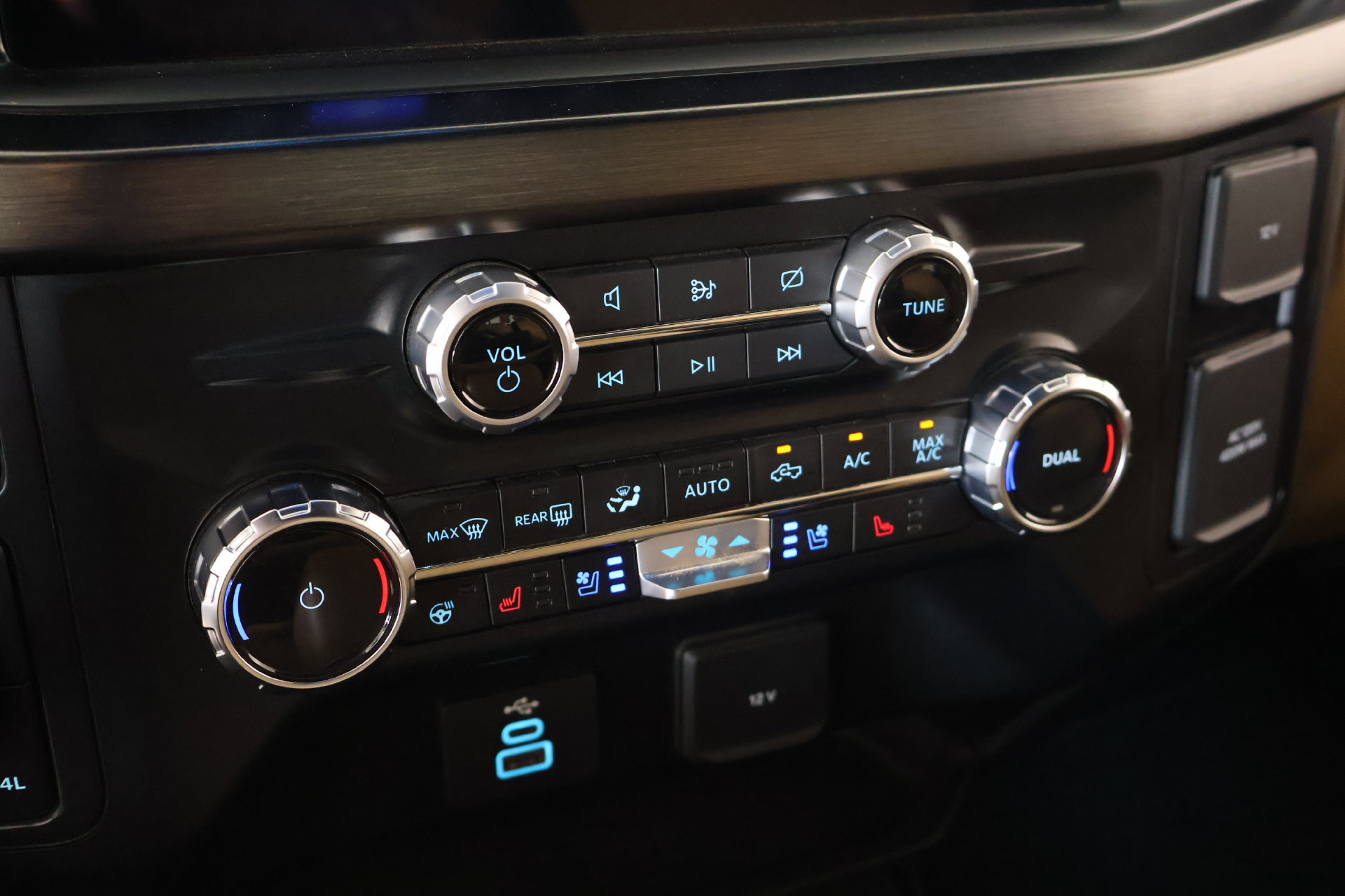 Used 2023 Ford F250 Lariat w/ Chrome Package AWD/4WD image 8