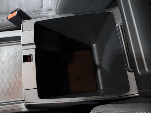 Used 2024 Nissan Frontier SV image 32