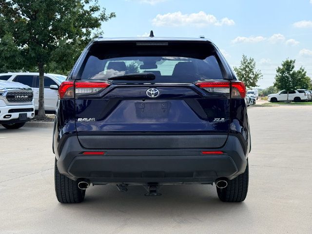 Used 2019 Toyota RAV4 XLE Premium FWD image 12