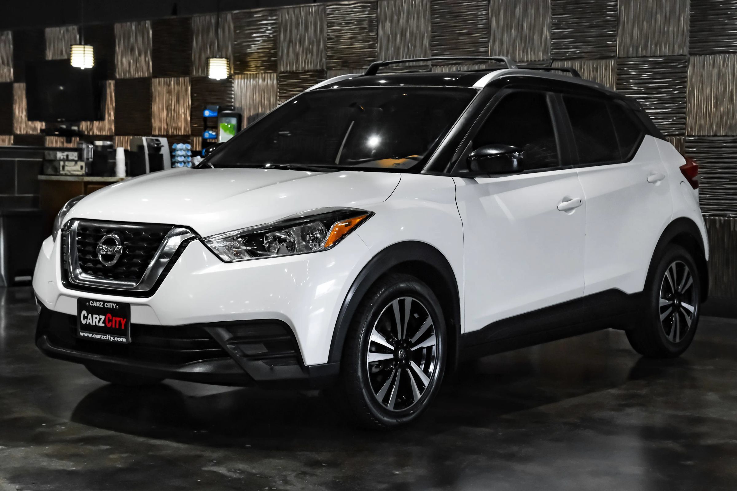 Used 2018 Nissan Kicks SV FWD image 6