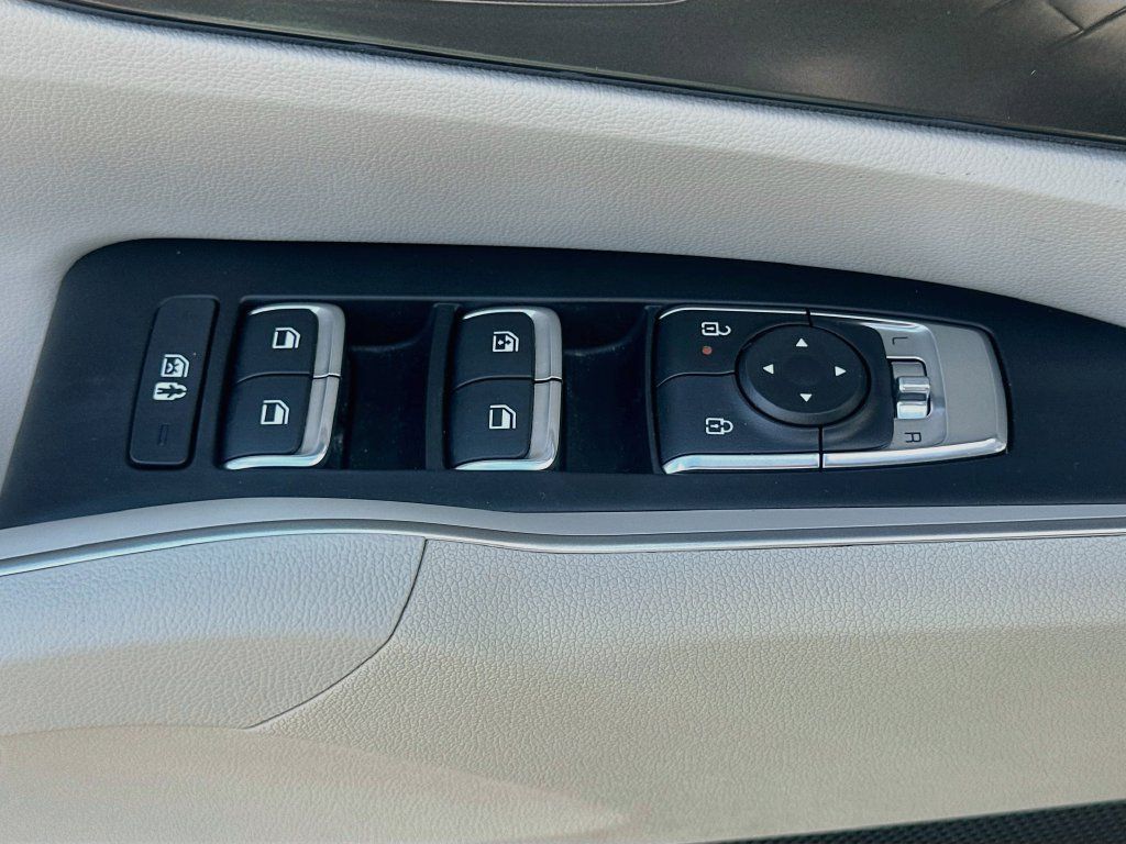 Certified 2025 Kia Sorento EX w/ Panoramic Sunroof Package FWD image 18