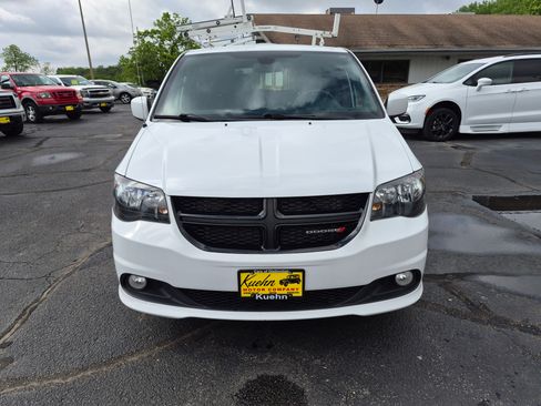 Used 2019 Dodge Grand Caravan SE FWD image 3