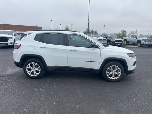 Used 2024 Jeep Compass Latitude image 4