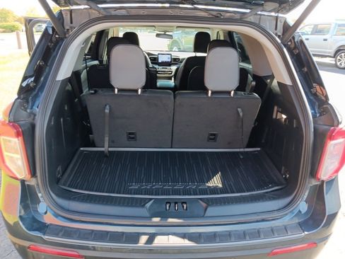 Used 2022 Ford Explorer XLT w/ Equipment Group 202A image 9