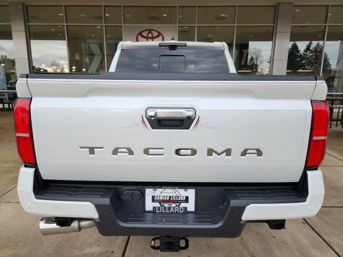 Used 2024 Toyota Tacoma Limited w/ Limited Package (LT) image 11