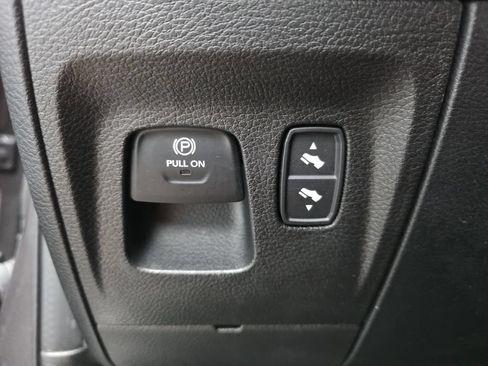 Used 2023 RAM 1500 Laramie AWD/4WD image 17