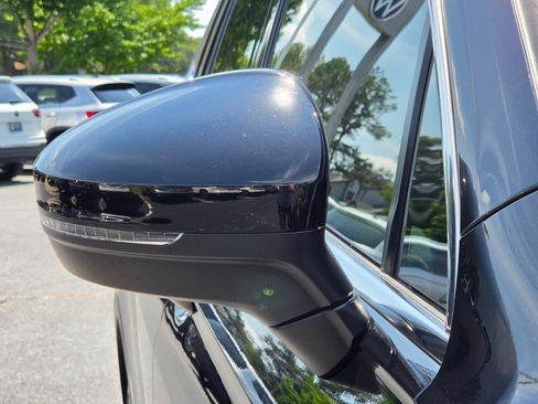 Certified 2023 Volkswagen Tiguan SE w/ Panoramic Sunroof Package FWD image 11