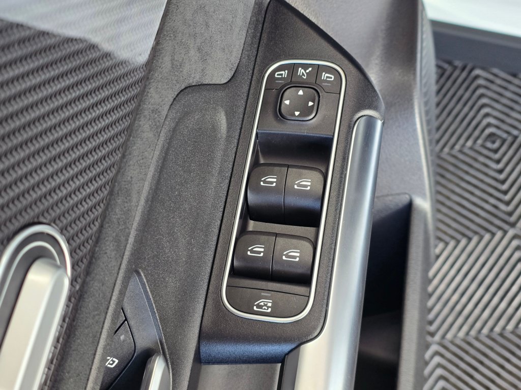Used 2022 Mercedes-Benz GLA 250 4MATIC image 21