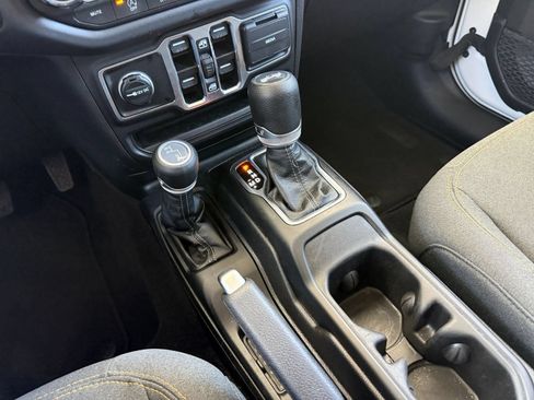 Used 2025 Jeep Wrangler Unlimited Sahara AWD/4WD image 41