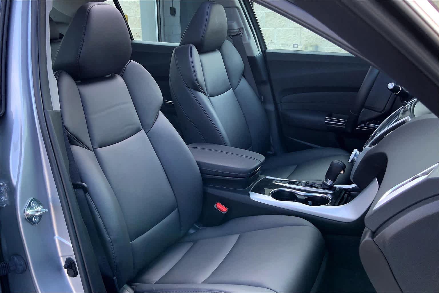 Used 2019 Acura TLX FWD image 9