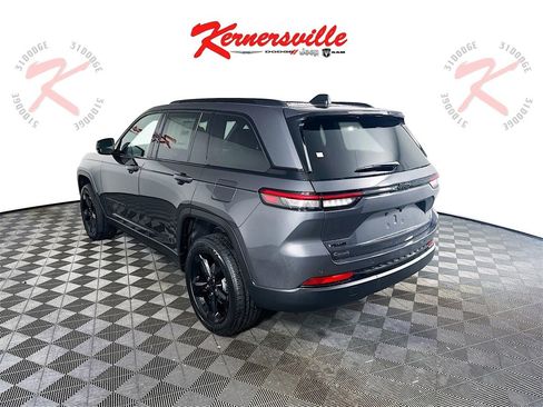 New 2025 Jeep Grand Cherokee Altitude image 5