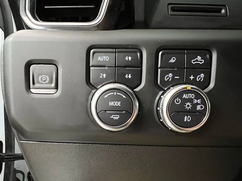 Used 2024 GMC Sierra 3500 Denali image 33