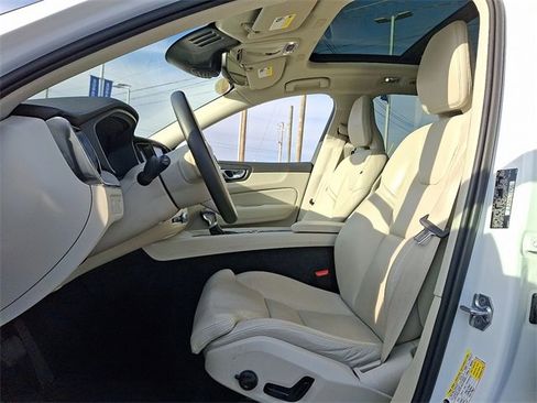 Used 2019 Volvo XC60 T5 Inscription image 12