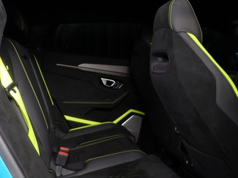 Used 2023 Lamborghini Urus Performante AWD/4WD image 21