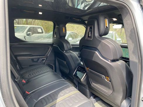Used 2022 Rivian R1T Adventure image 33