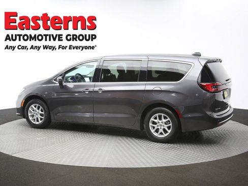 Used 2023 Chrysler Pacifica Touring-L image 63
