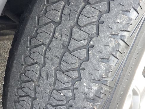 Used 2019 Jeep Cherokee Trailhawk w/ Cold Weather Group image 11