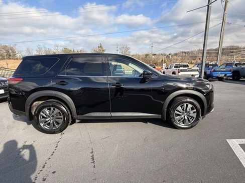 Certified 2024 Nissan Pathfinder S image 4