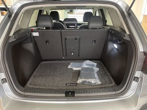 Certified 2025 Volkswagen Taos SE w/ Panoramic Sunroof Package image 9